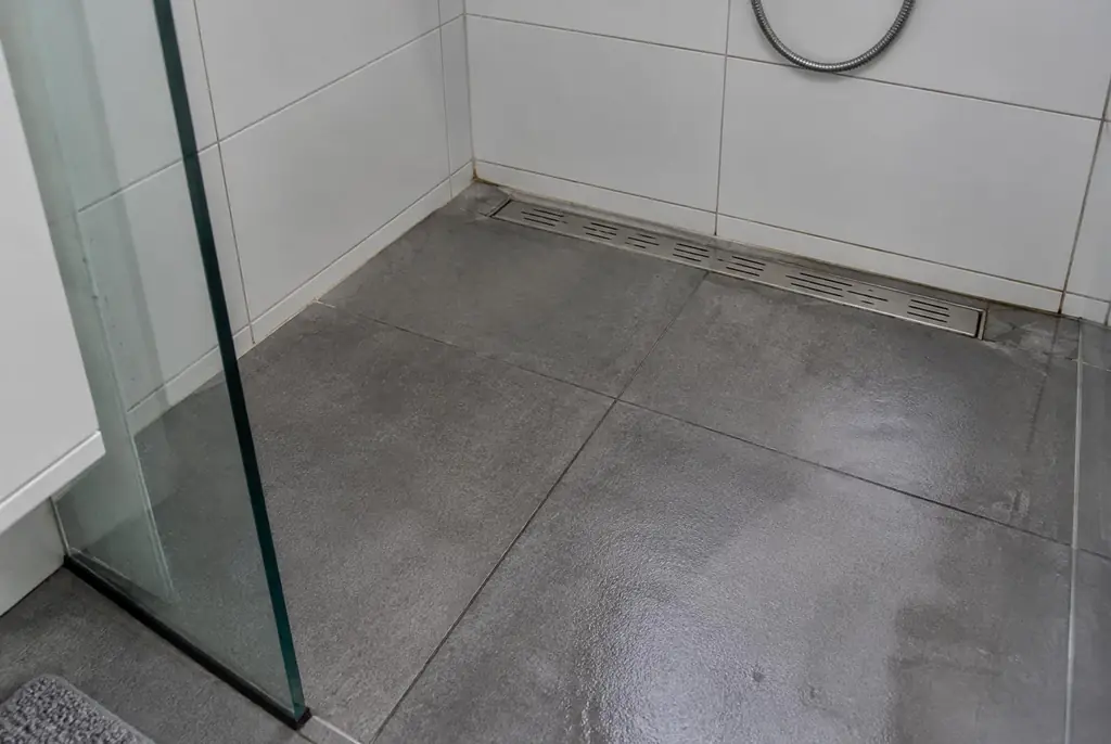 Lekdetectie Bunnik – lekkende inloopdouche met natte voegen